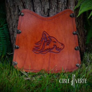 Gegraveerde leren armbeschermer - Engraved Leather Arm Guard - Protège-bras en cuir gravé